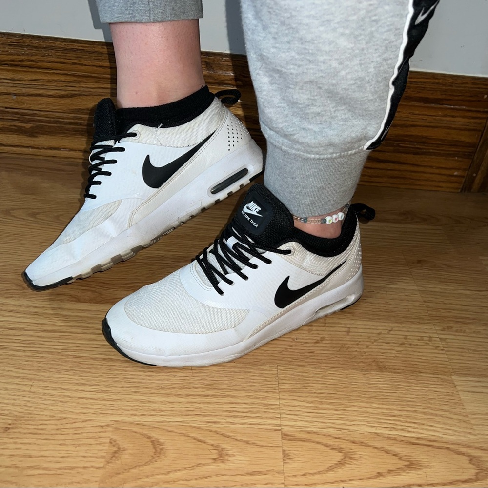 White Nike air max thea size 8 women’s - Picture 7 of 7